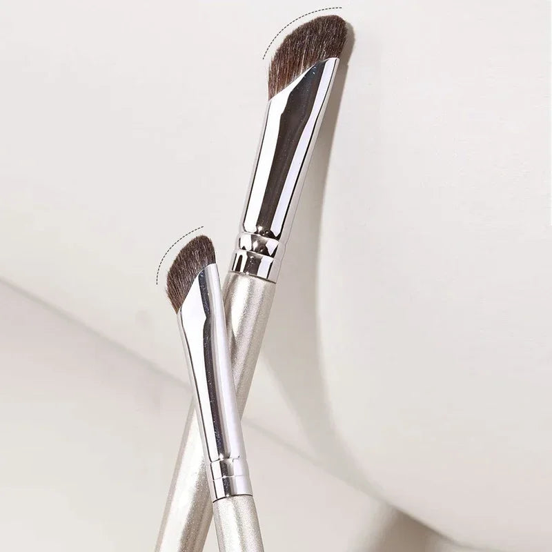 YIYUEQIANLI Angled Nose Contour Makeup Brush For Smooth Blending